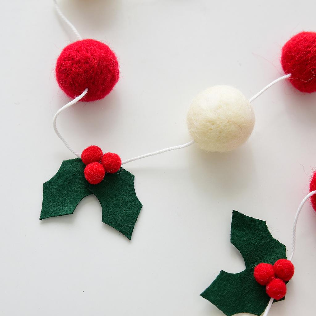 Christmas wool felt Christmas leaves red fruit ball string pull flag bunting suitable for Christmas wall hanging room decoration