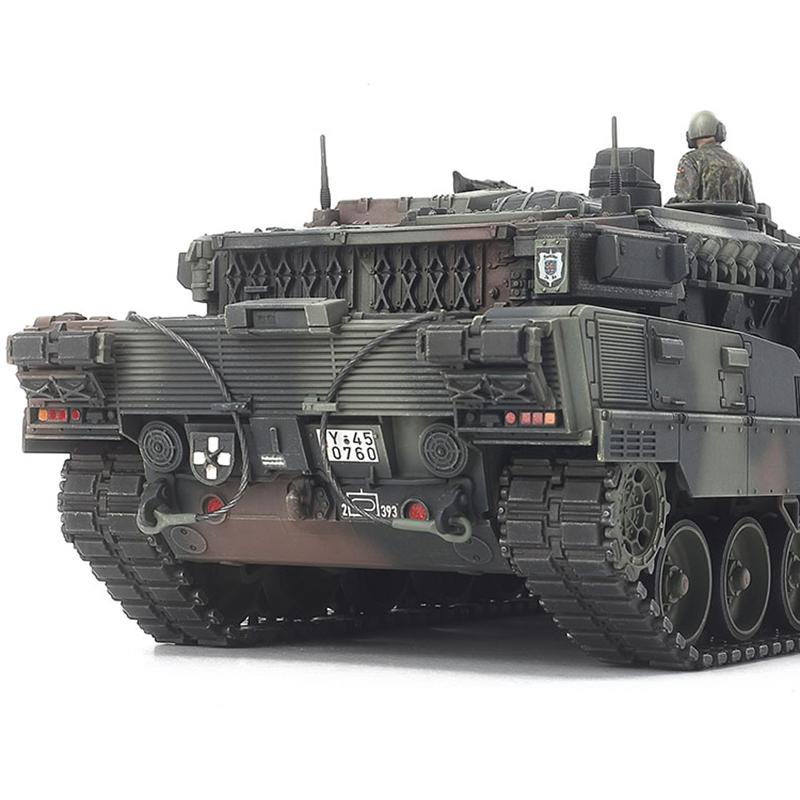 TAMIYA 32607 Military Miniature Series 107 German Federal Army Main Battle Tank Leopard 2 A7V Plastic Model Kit No. 1/48