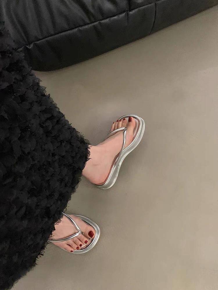 Mode lässige Flip-Flops 2024 neu Herbst runde Zehen dicker Boden Höhenzunahme ein Pedal dicker Boden silberne Hausschuhe Damen