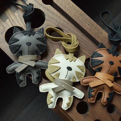 Elegant Ragdoll Cat Keychain Genuine Leather Car Key Holder - Stylish Purse Charm for Women
