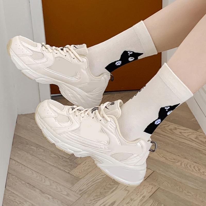 Fashionable Middle Calf Socks with Cartoon Cats Print in Soft Cotton Color Block Student Crew Socks Hosiery for Women