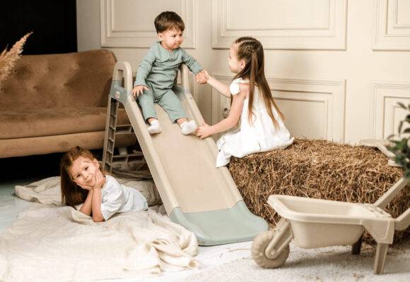 Doloni Eco beige plastic house slide