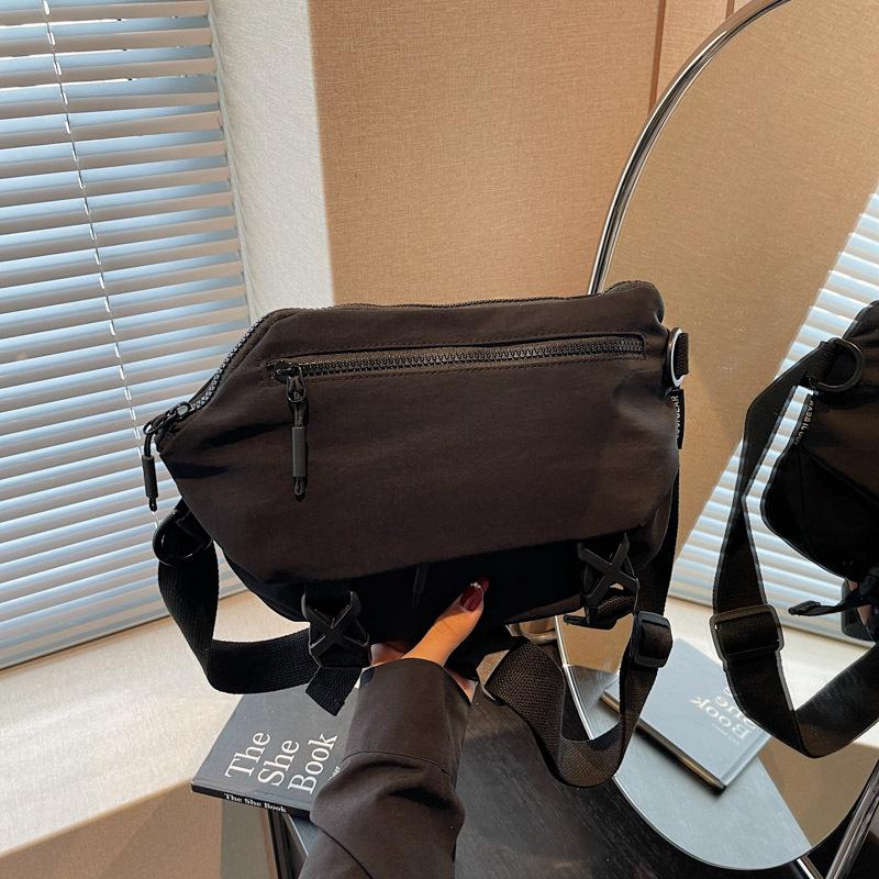 

Breast bag 2025 new lightweight and versatile women s small backpack fashion trend high-end shoulder messenger bag чёрный