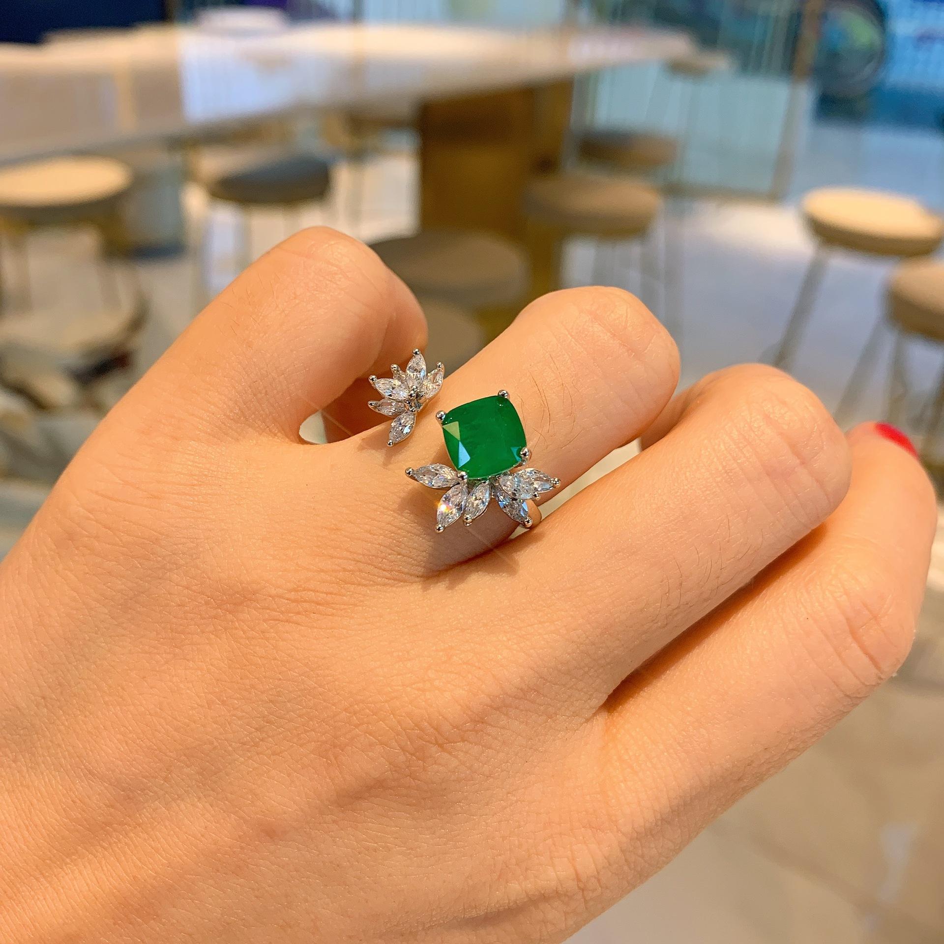 

2024 Нова мода засновник кільце жіноче універсальне ретро кільце ювелірні вироби мідні покриті справжнє золото смарагдове кільце смарагдовий