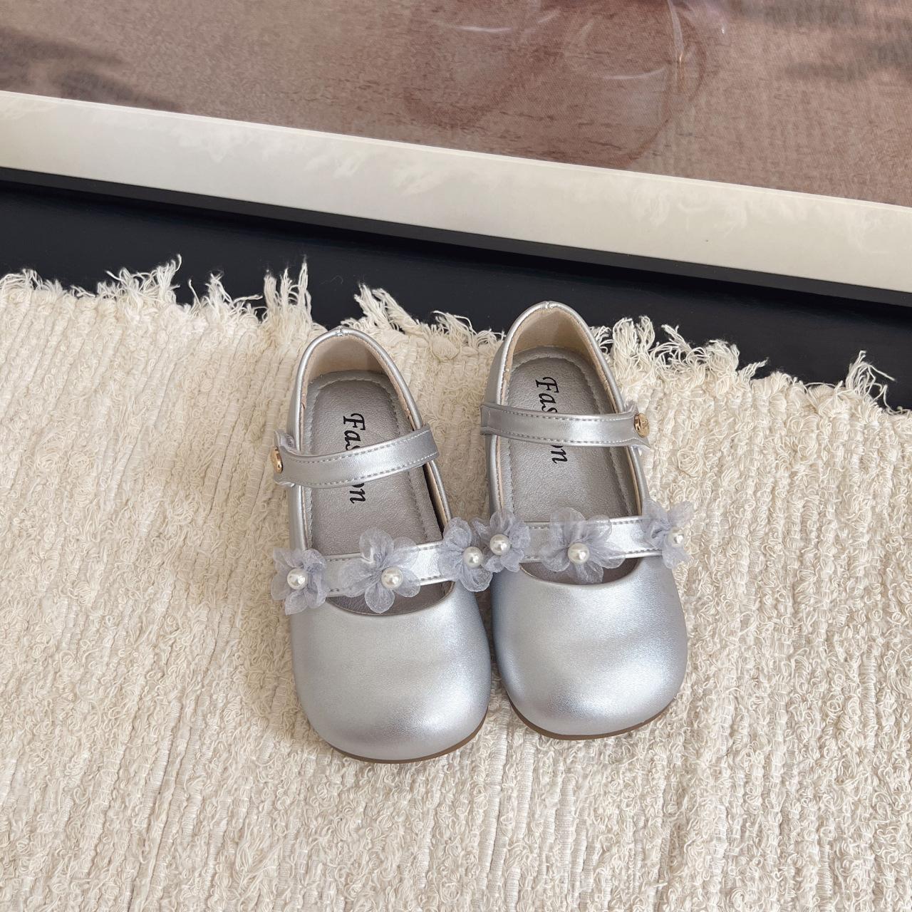

Girls princess shoes 2025 spring and autumn new baby girl white flower small leather shoes with skirt soft sole children s single shoes 23-28 yards whole box 60 pairs starting