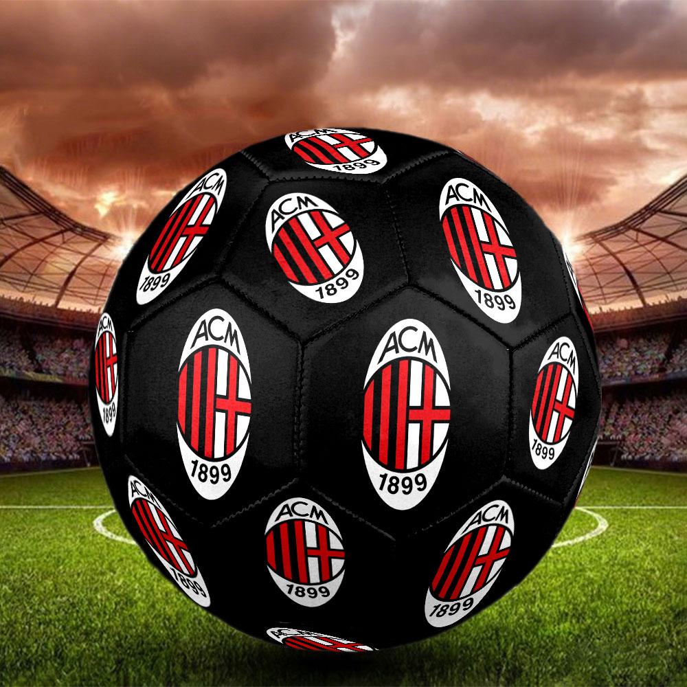 Pallone da Calcio AC Milan Taglia 5, Cucito a Macchina in PVC, Resistente e ad Alto Rimbalzo, Adatto a Tutte le Età, Merchandising per tifosi, Partite e Uso all'Aperto.