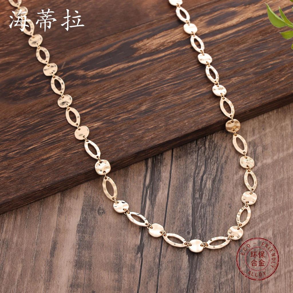 Nouveau collier en métal à disque creux irrégulier, chaîne de pull dorée polyvalente pour femmes, à la mode et populaire