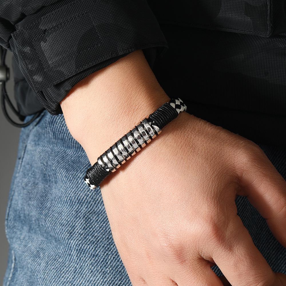 

Street Style Handmade Woven Leather Bracelet with Magnetic Buckle чорний/білий