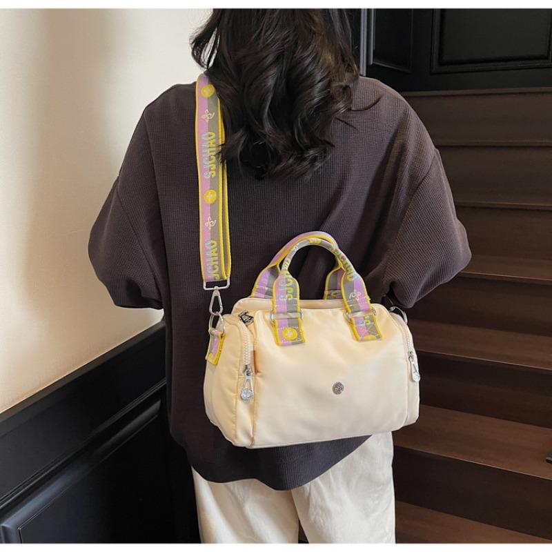 Daily travel simple versatile wide shoulder strap commuter bag women's new lightweight large capacity shoulder messenger bag