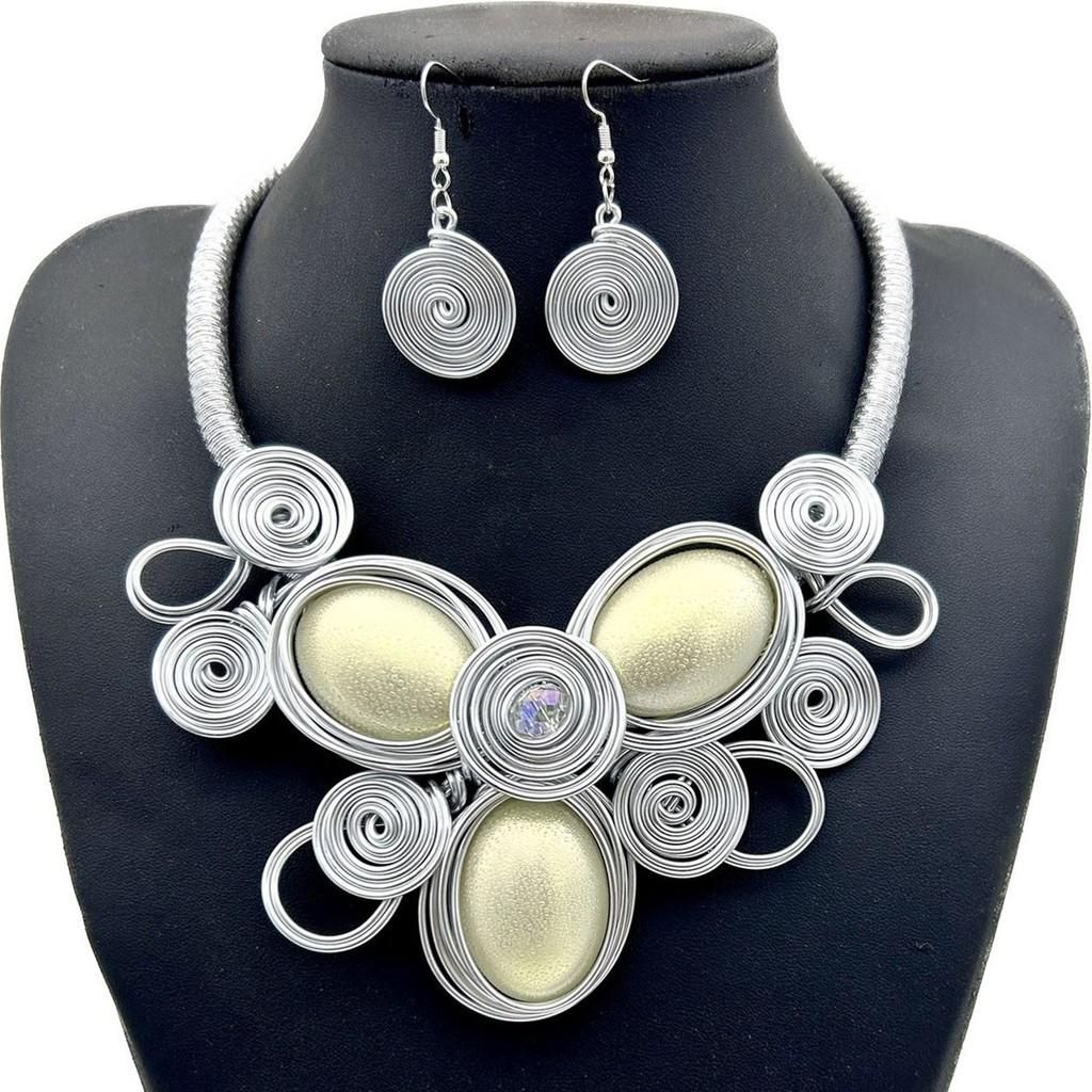 Pendant Ecofriendly Metal Jewelry Set Featuring Bear And Pig Motifs For Fashion Lovers