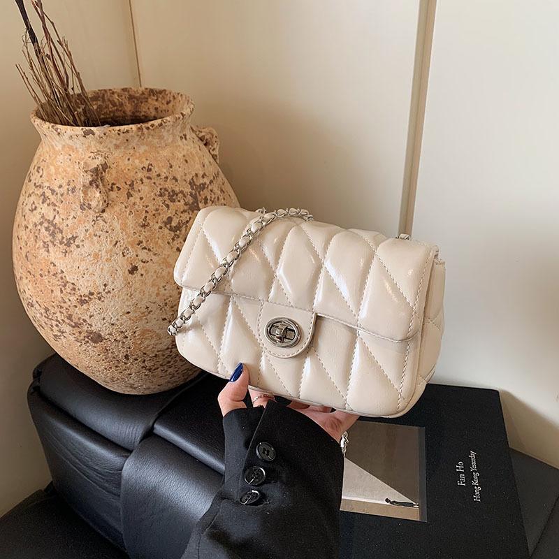 

Popular small bag women s new versatile chain messenger bag shoulder small square bag