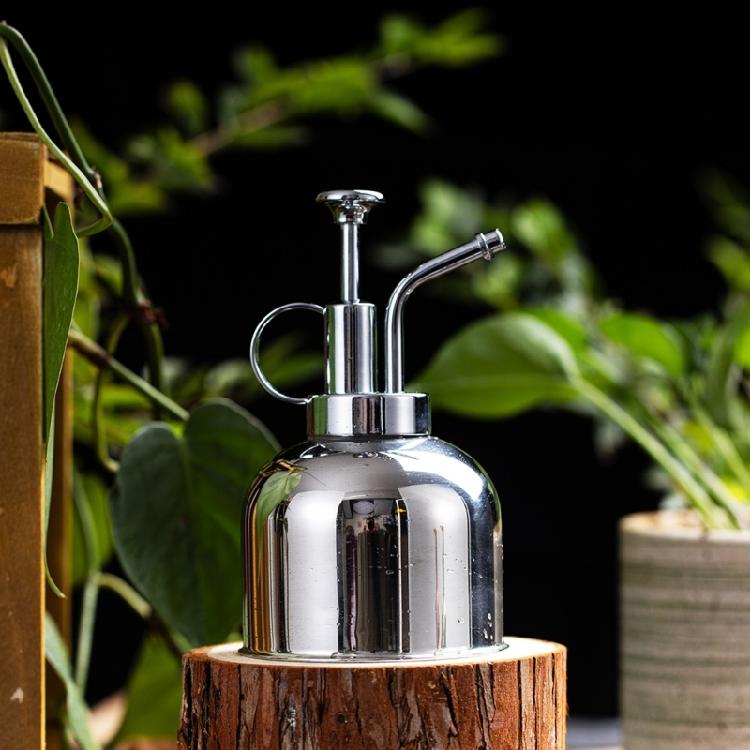 Ergonomische Rostfreie Edelstahl Mini-Gießkanne Geeignet für müheloses Gießen in kleinen Räumen Innen- und Außenbereich