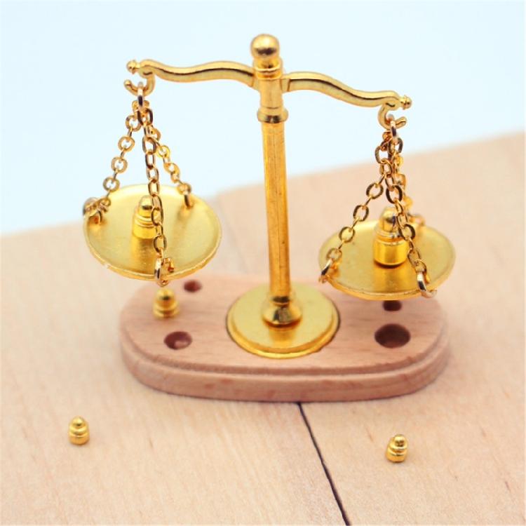 1/12 Scale Realistic Antique Balance Scale Wood & Alloy Build Miniature Dollhouses Furniture
