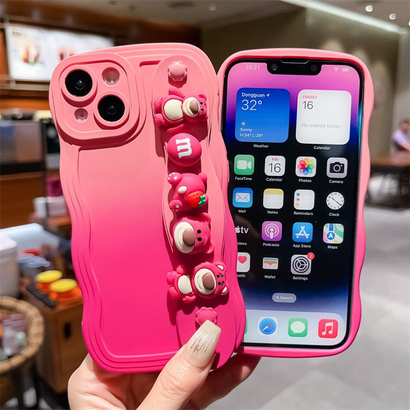 Kryt na mobilní telefon Apple 14 ProMax s 3D silikonovým gradientním designem, s roztomilým jahodovým medvídkem jako zápěstním páskem.