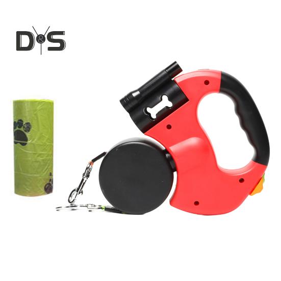 

2 шт. двойной выдвижной поводок для собак для маленьких собак, 360-градусный пояс для выгула собак, не спутывающийся, со светодиодной подсветкой и мешками для фекалий для бега, походов, тренировок красный