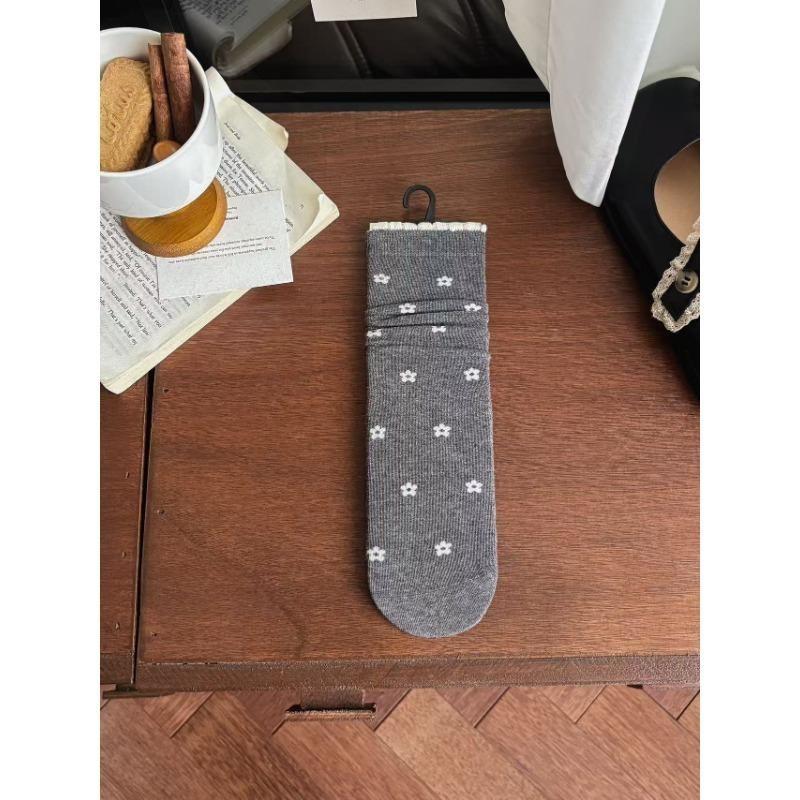 Female Spring and Autumn Floral Contrast Color Lace In The Tube Pile Pile Cotton Socks