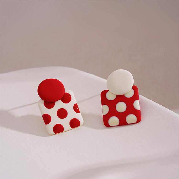 

Tea-Colored Polka Dot S925 Silver Stud Earrings - Unique Korean Design 2021 Trend for Women червоний