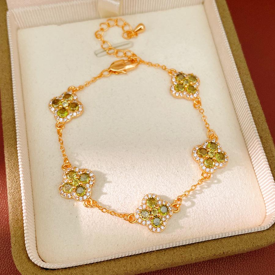 Exquisites Blaues Mango Zirkon Blumenarmband: Retro-Stil, Leichter Luxus für Damen beige