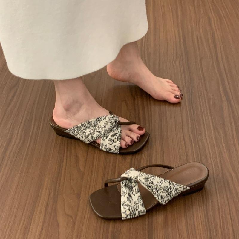 Niche slope heel cross with cool slippers women's shoes wear new summer skirt holiday sandals