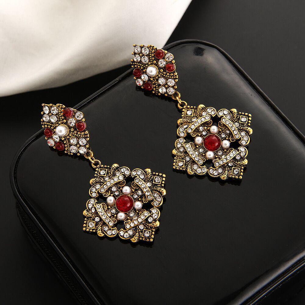 European Retro Pearl Square Stud Earrings - Unique, High-End Design for Women