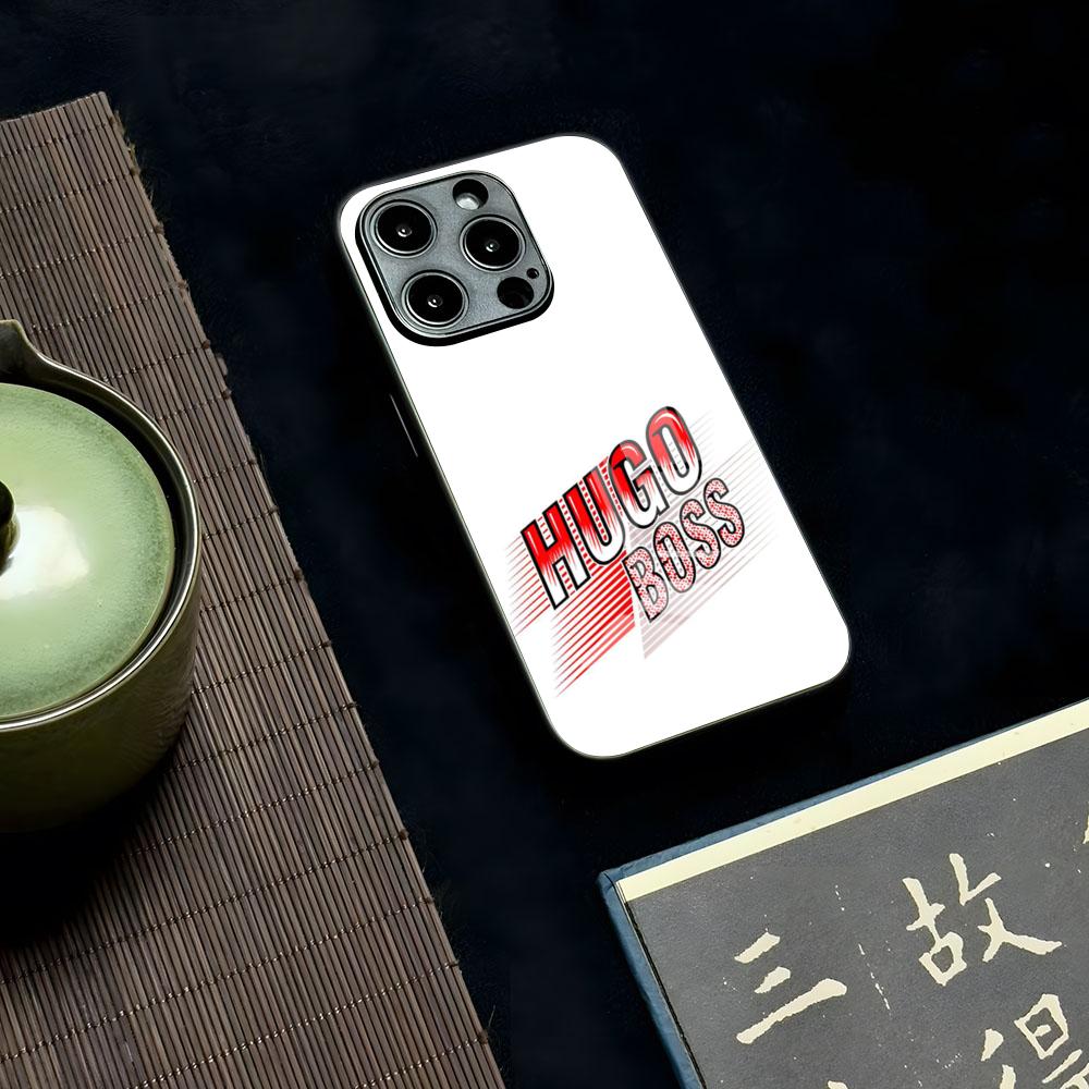 

Дизайн MINISO Чехол для телефона HUGO BBOSSES для iPhone 17 Air 16 15 13 12 14 11 Pro Max Mini X Xr Xs 8 7 Plus 6 Стекло Роскошный Чехол iPhone15