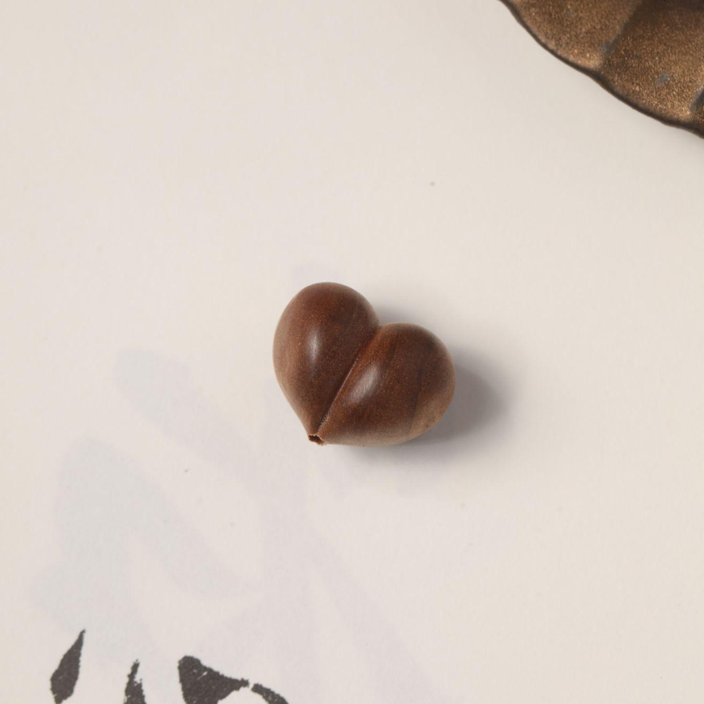 Indian Sandalwood Heart-shaped Peach Pendant Jewelry Handmade Ornament