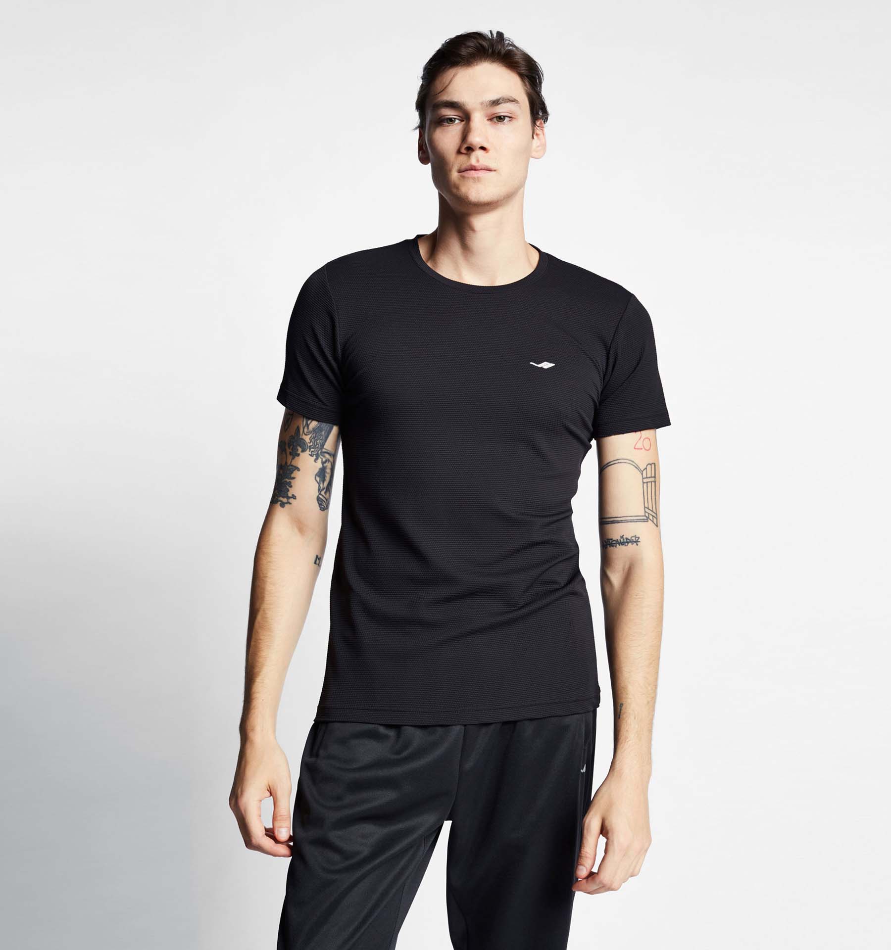 

Men s Short Sleeve T-Shirt 23S-1294-23N L чорний