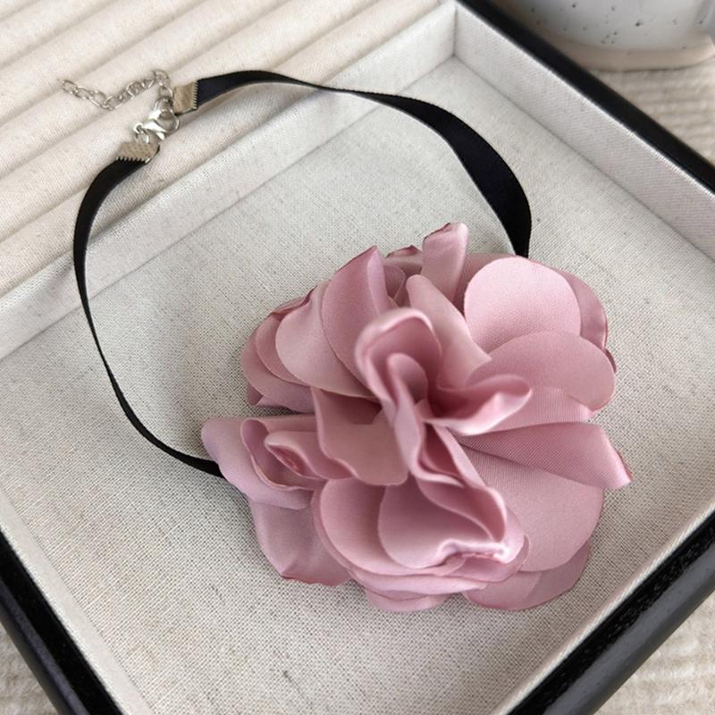 Gothic Fabric Flower Choker Necklace Exaggerated Floral Pattern Pendant Clavicular Chain Charm for Parties and Weddings