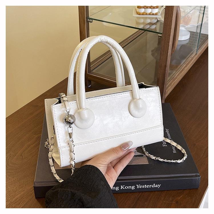 Leisure 2025 new large-capacity fashionable casual messenger portable small square bag