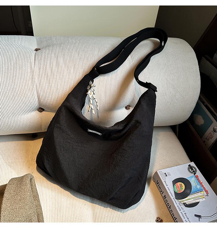 Nylon cloth bag women's large capacity 2025 new niche shoulder messenger bag high-end dumpling bag