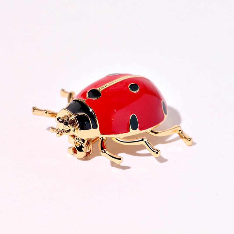 Elegant Leopard Brooch with Shell Pearl and Copper Zircon for Men - Ideal Christmas Gift