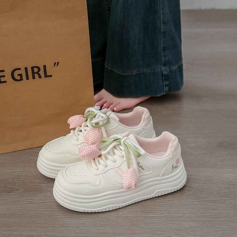 2025 new thick-soled heightened Korean version of niche student casual board shoes, white shoes, soft soles are not tired women's shoes