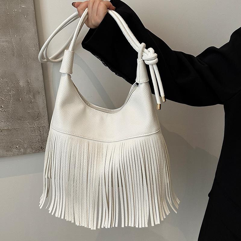 Сумка через плечо женская High-End Sense ретро модная сумка на плечо с бахромой трендовая нишевая сумка подмышкой