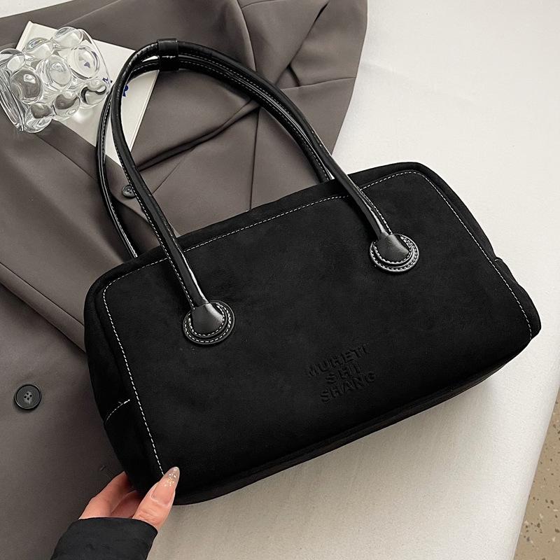

This year s popular bag women s large-capacity 2025 new autumn and winter retro matte shoulder bag commuter pillow bag чёрный