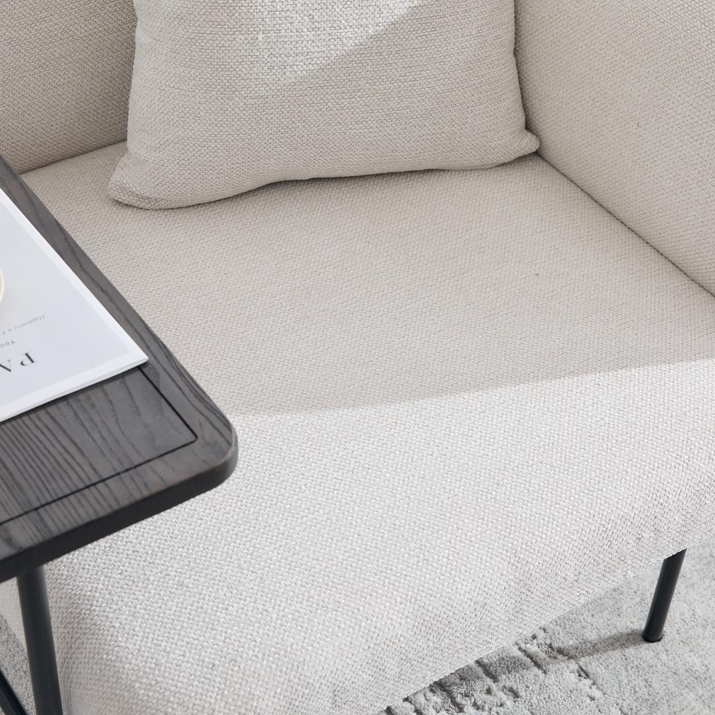 Poltrona individual moderna com encosto de tecido confortável e dois compartimentos de arrumação, complementada por uma mesa lateral prática.
