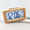 Dřevěný digitální displej s elektronickým budíkem pro domácí použití