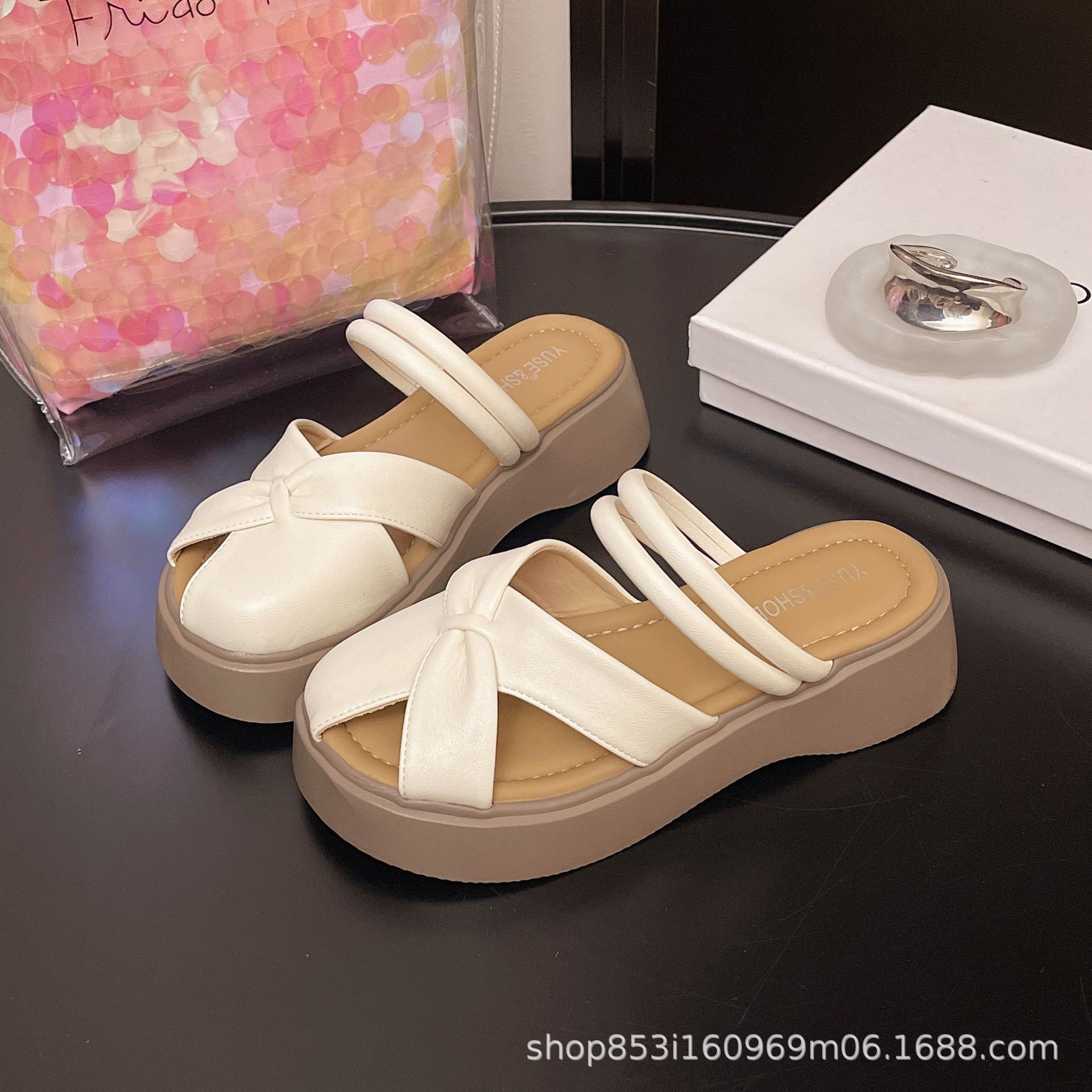 

Thick-bottomed bag head cool slippers women s 2025 summer Korean version new two-wear skirt casual beach Roman cool slippers 35 белый