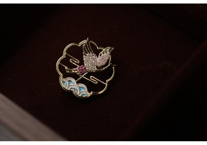 Bo Xin Yun Plum Blossom Brooch: Exquisite Retro Corsage Pin for Cheongsam & Suits