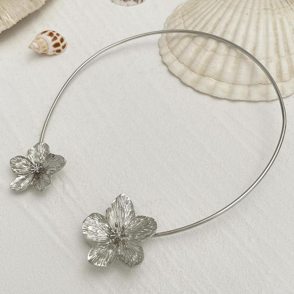 Bohemian Holiday Seestern-Legierungshalsband, kreative personalisierte stereoskopische Blumenhalskette, Nischendesign, Meeresreise mit Damenschmuck