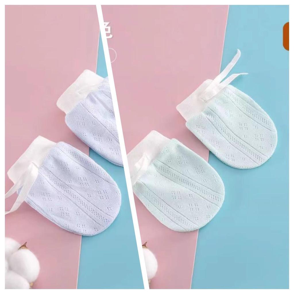 Newborn Anti-Scratch Mittens and Socks - Chewable Baby Gloves for Autumn and Winter