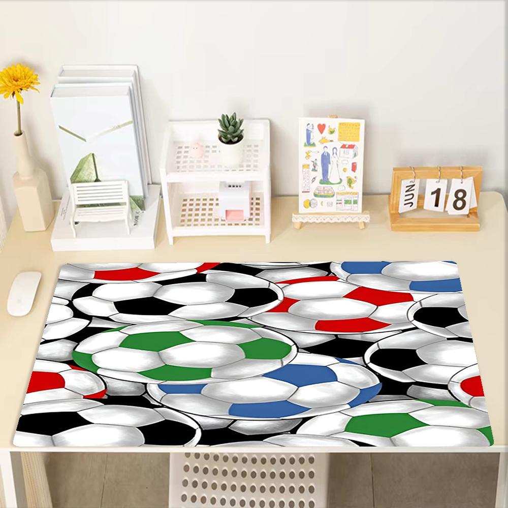 Tapis de Souris Thème Football, Base en Caoutchouc Antidérapante, Bureau Multifonctionnel & Décoration Intérieure, Parfait pour la Personnalisation de l'Espace de Travail.