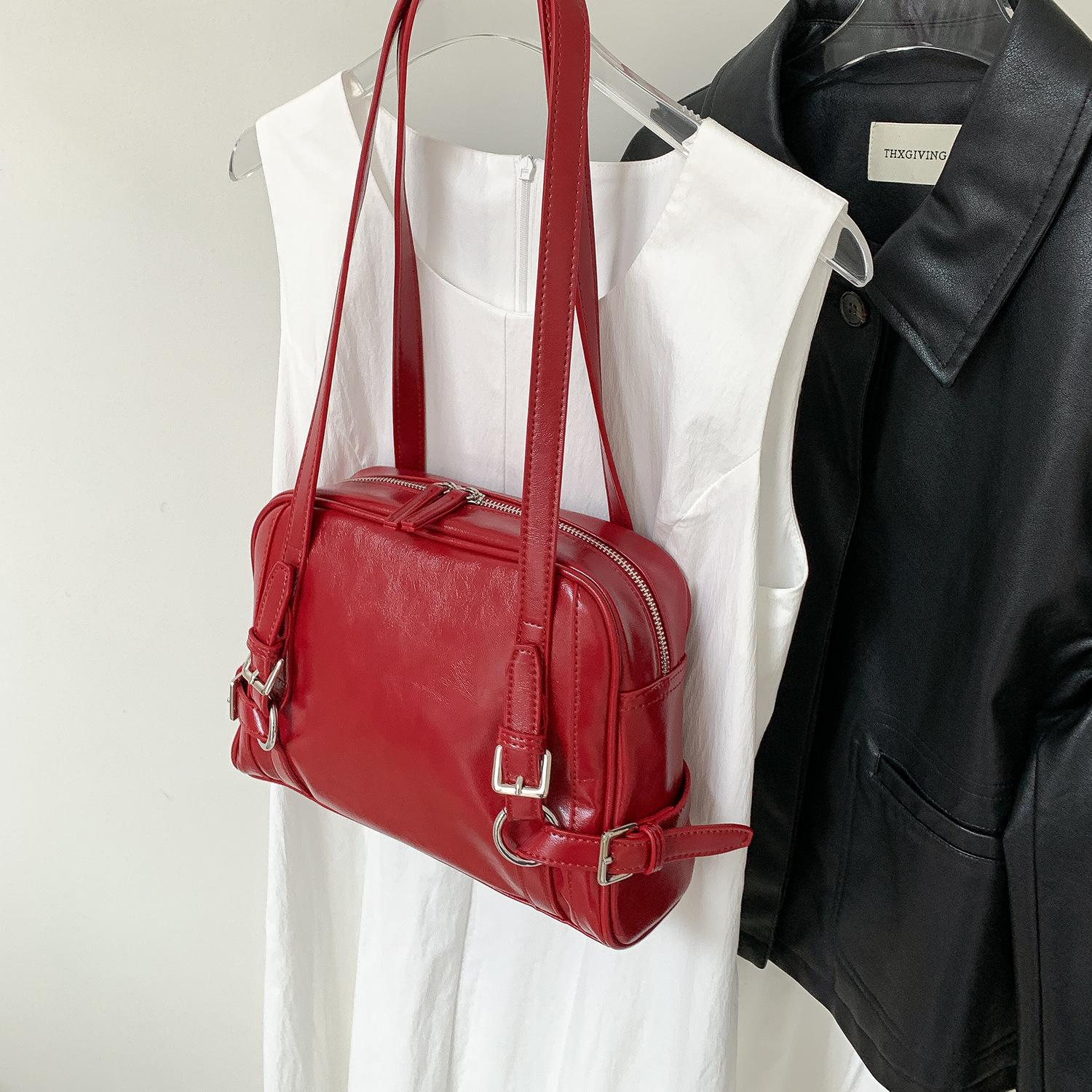 

Korean Niche Retro Oil Wax Leather Underarm Small Square Bag for Women s New Sweet and Cool Style Large Capacity Single Shoulder Commuting Bag красный