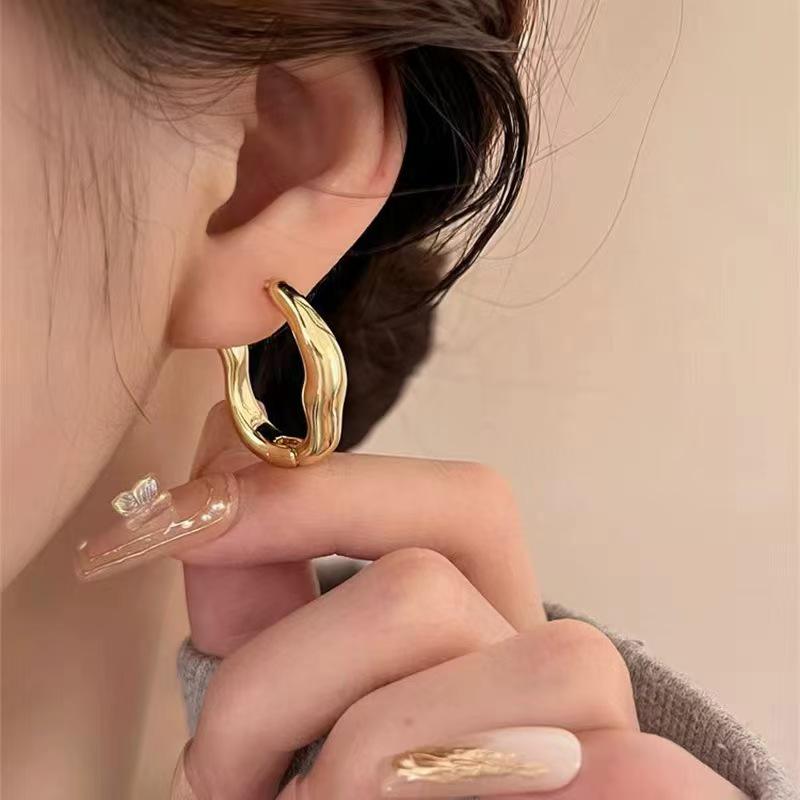 Gold Temperament Earrings: Elegant, Simple Design with Titanium Alloy Backs