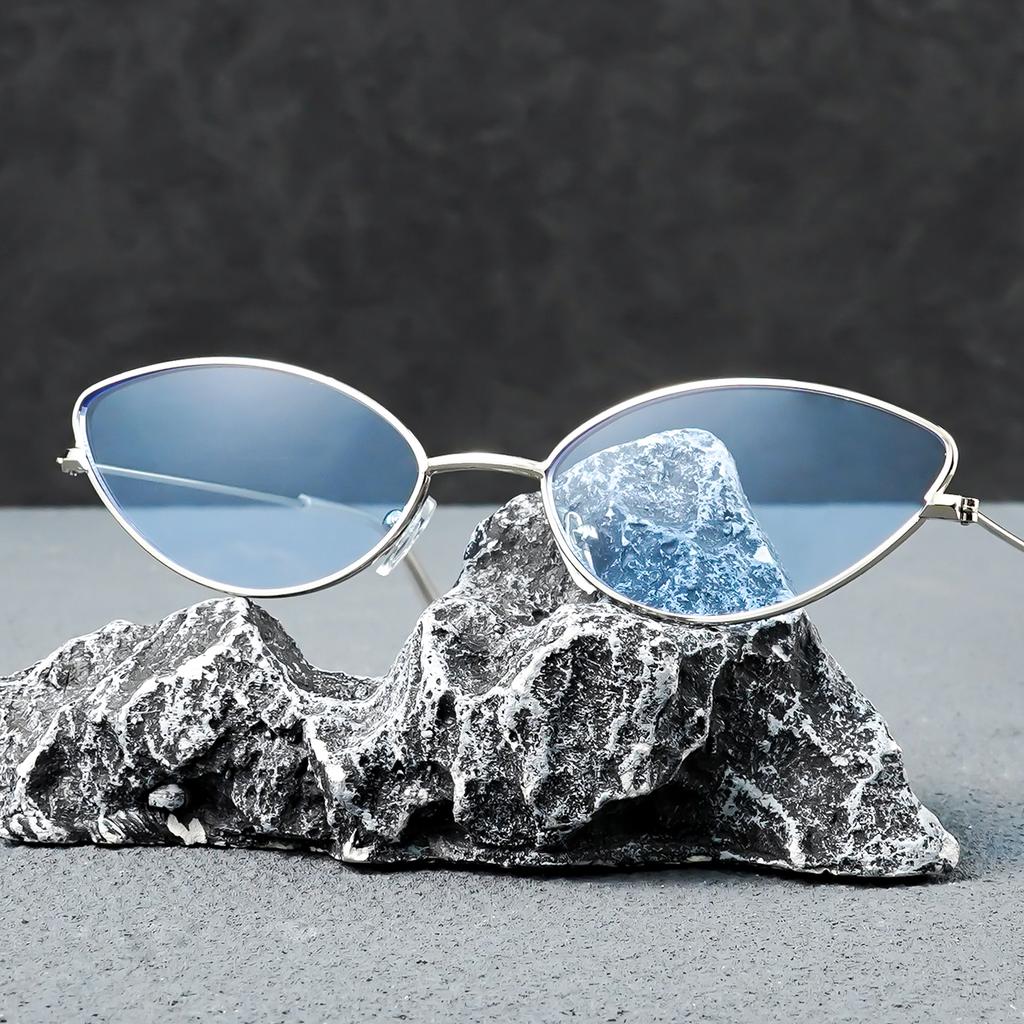 Playful Cat Eye Fashion Sunglasses - Perfect For Activities & Face Shaping