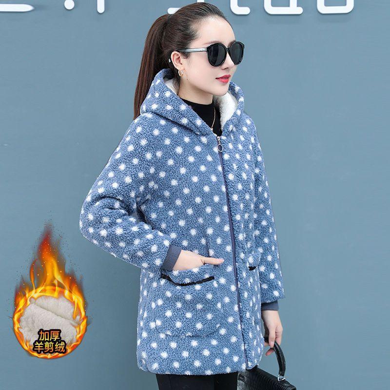 

Китайская женская одежда гранулированный флис флис утолщенная с капюшоном в горошек куртка зимнее новое термо хлопковое пальто для матери XL recommends 90-55 kg