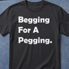Bettelt um ein Pegging-Shirt, BeleidigendeShirts, Lustiges Shirt Entfesselt, Derbes Beleidigendes Shirt, Obszönes Absurdes Shirt, Shitpost Gag Shirt