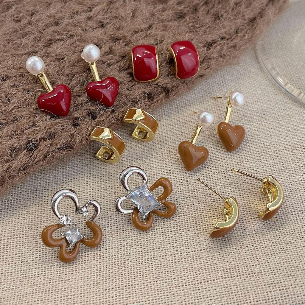 Stylish Simple Maillard Square Earrings for Women: Versatile Autumn & Winter Design