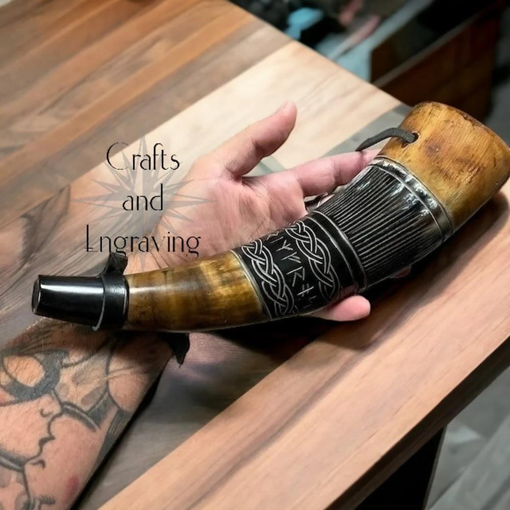 Středověký VIKINGSKÝ VÁLEČNÝ ROH bojová trubka Ručně rytý Foukací roh 16 palců Dárek přírodní Roh Polnice Lovecký nástroj Dárek Dekorace