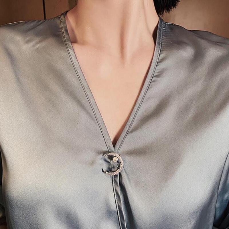 Fashion Sparkling Full of Rhinestone Brooches for Women Moon Pearl Star Lapel Pins Jewelry Accessory Gifts