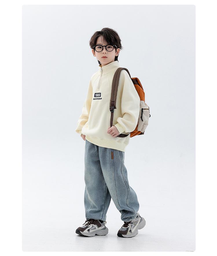 Boys' Velvet Half-Zip Stand Collar Hoodie: 2025 Winter Thickened One-Piece Top for Children